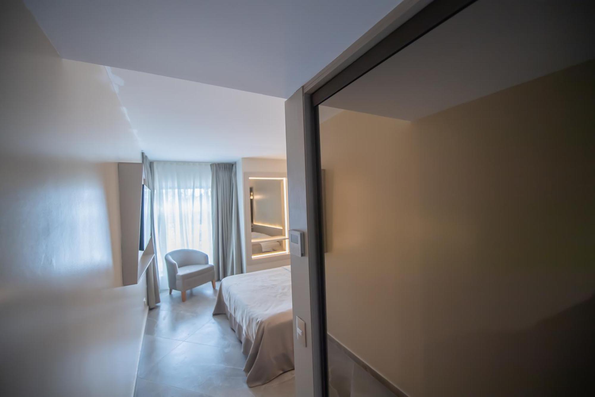 Hotel Atena*** 萨图恩 外观 照片