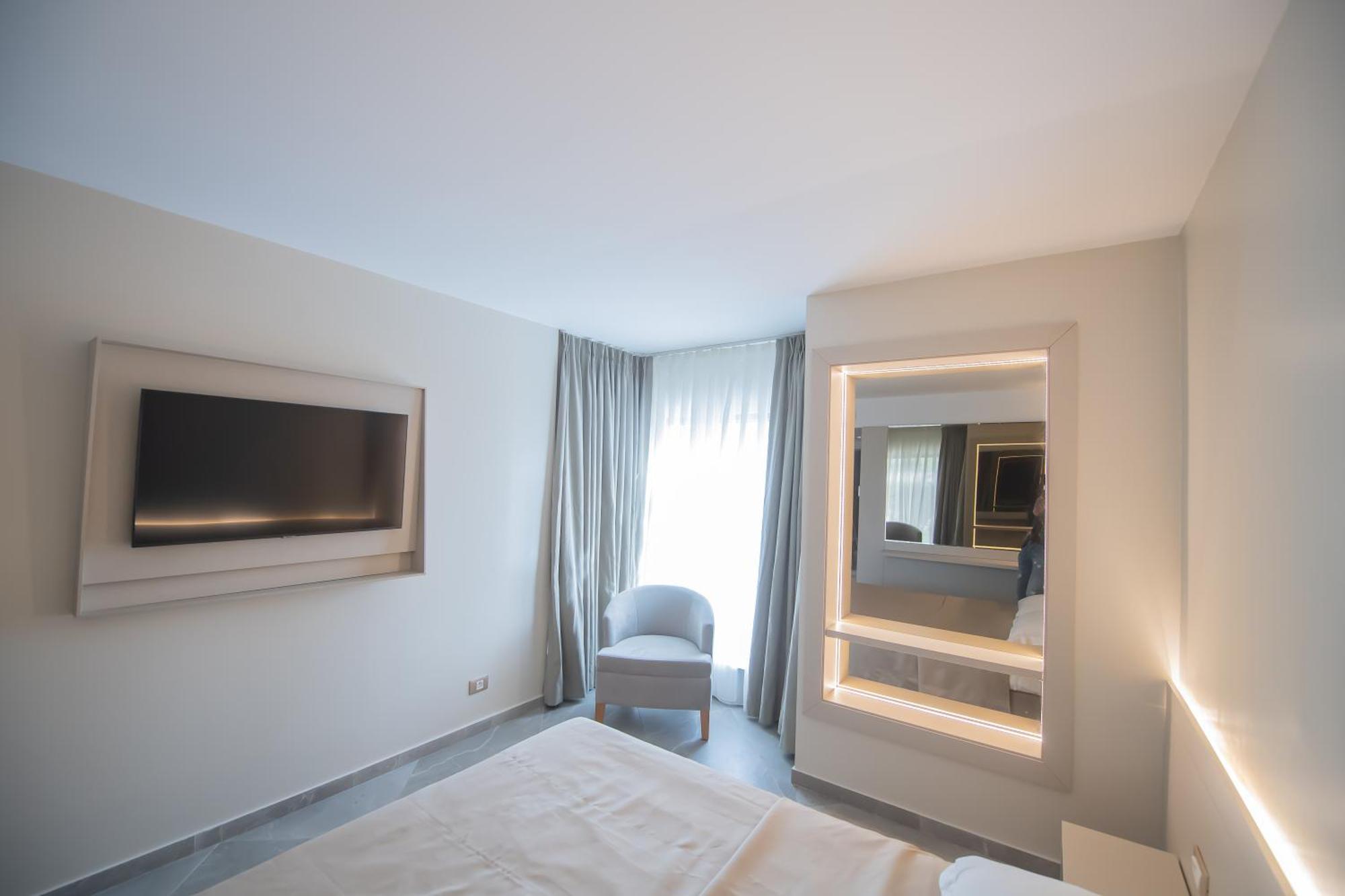 Hotel Atena*** 萨图恩 外观 照片