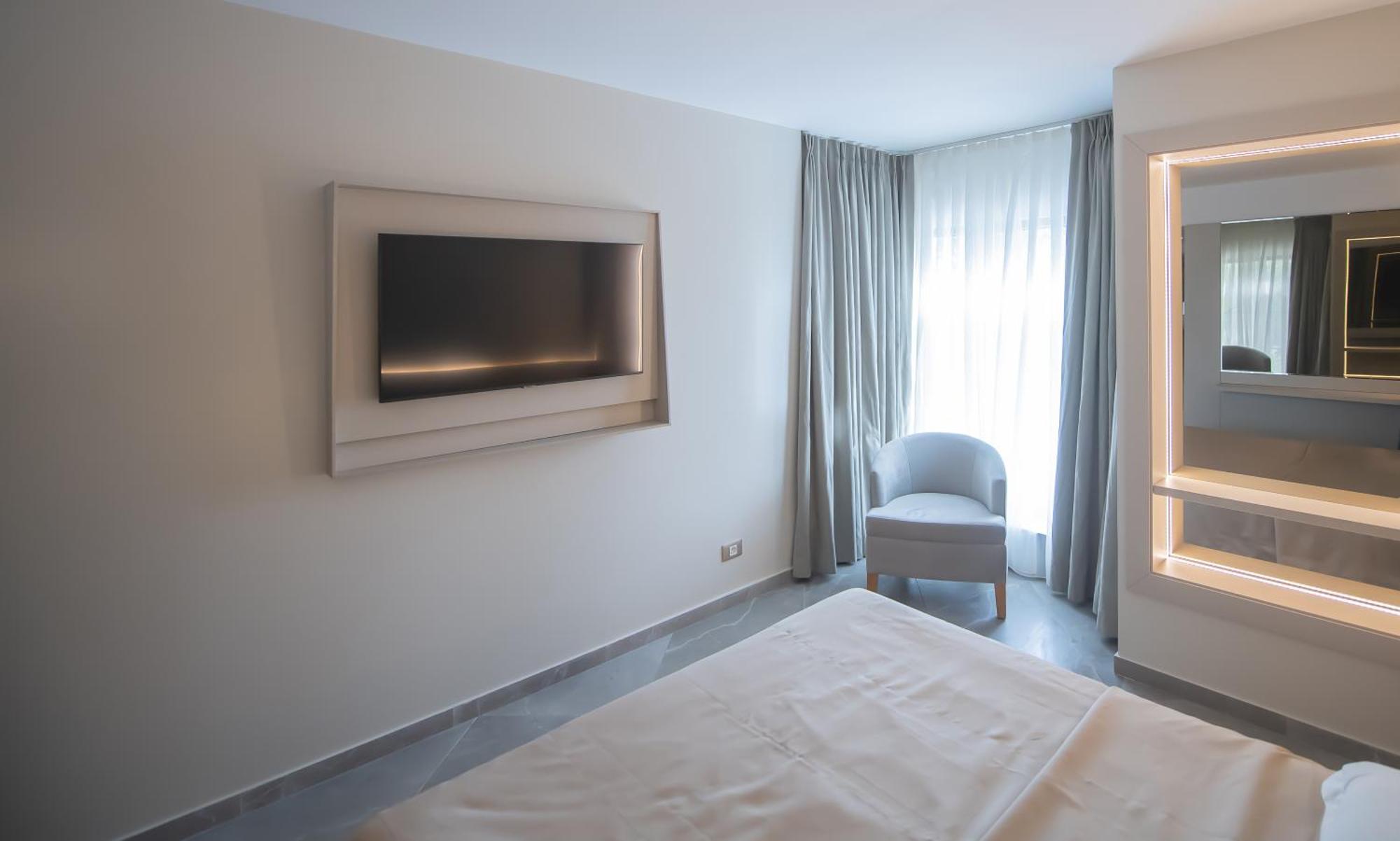 Hotel Atena*** 萨图恩 外观 照片