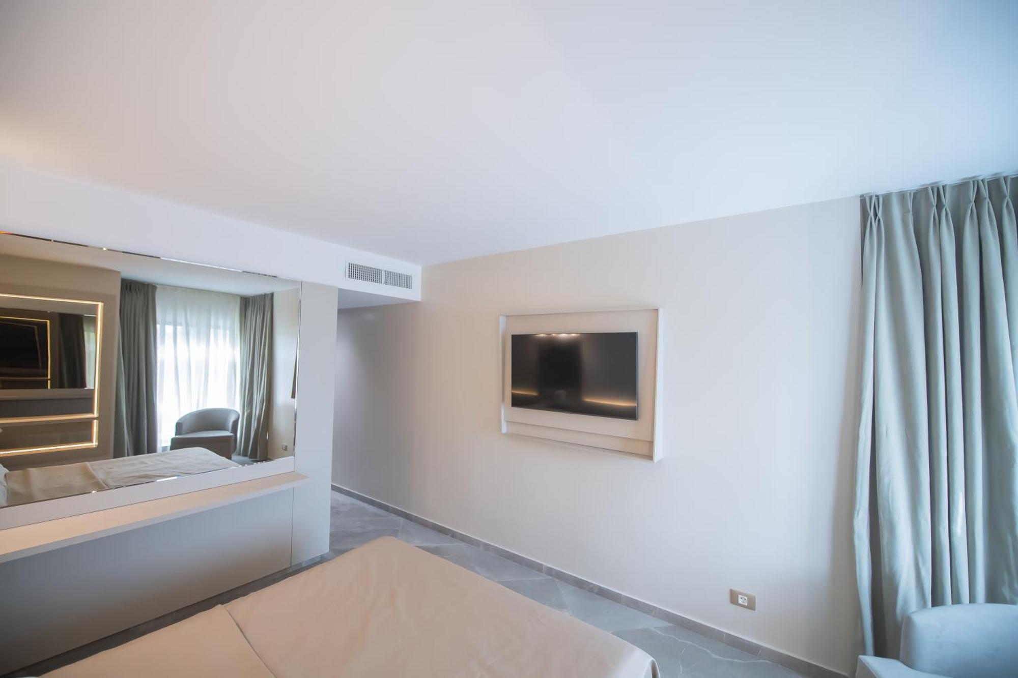 Hotel Atena*** 萨图恩 外观 照片