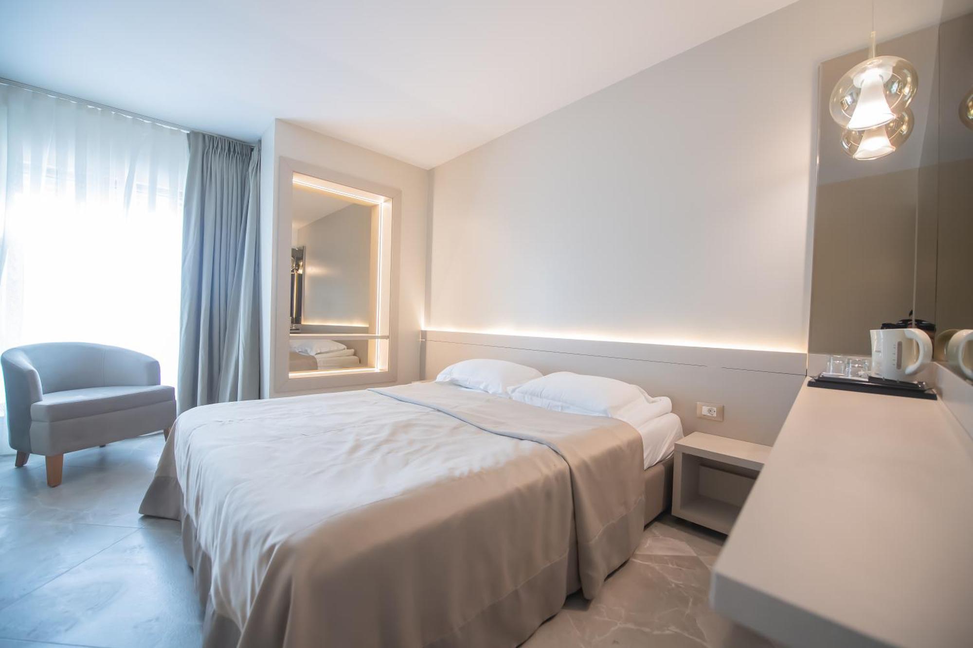 Hotel Atena*** 萨图恩 外观 照片