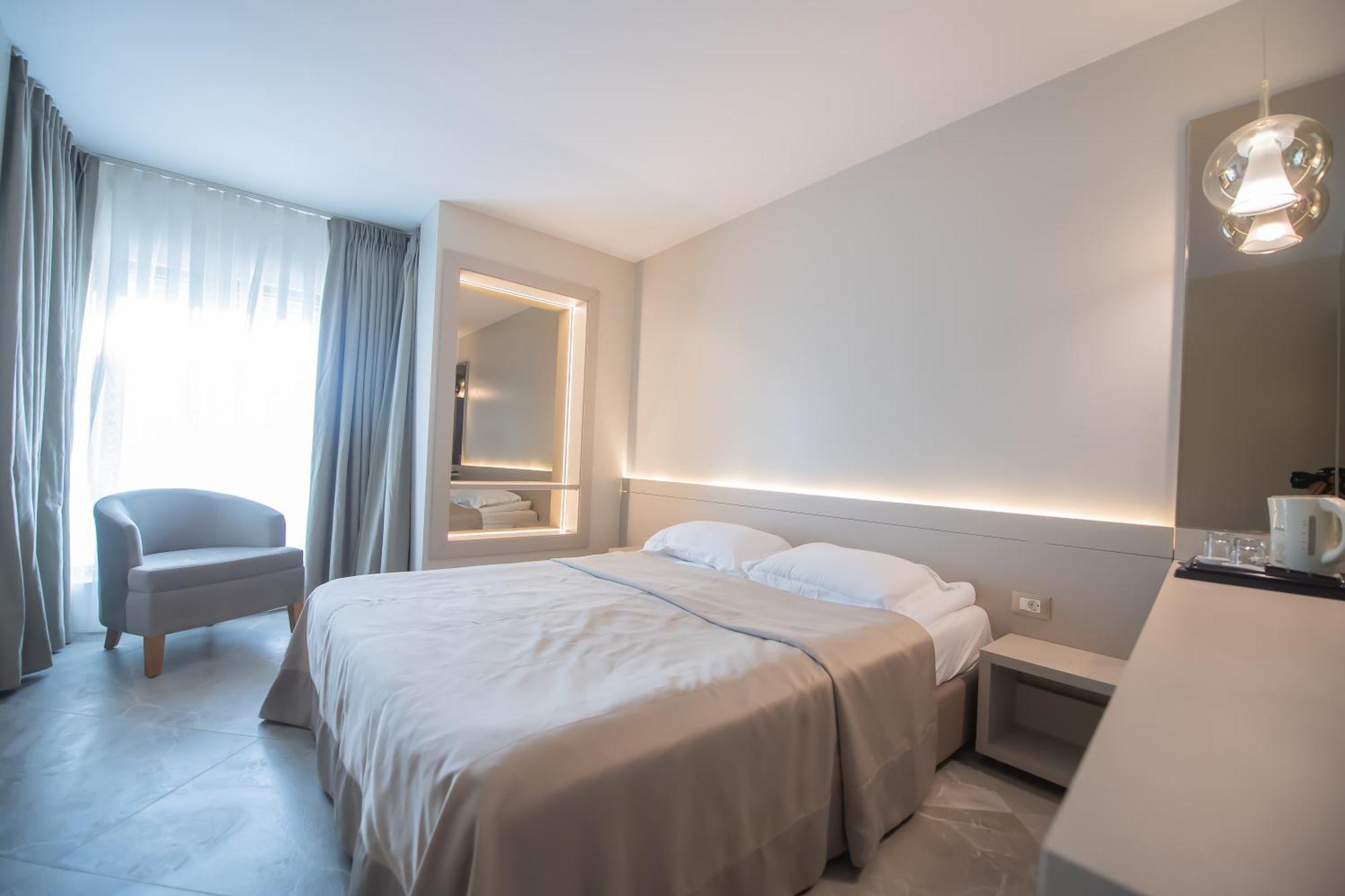 Hotel Atena*** 萨图恩 外观 照片