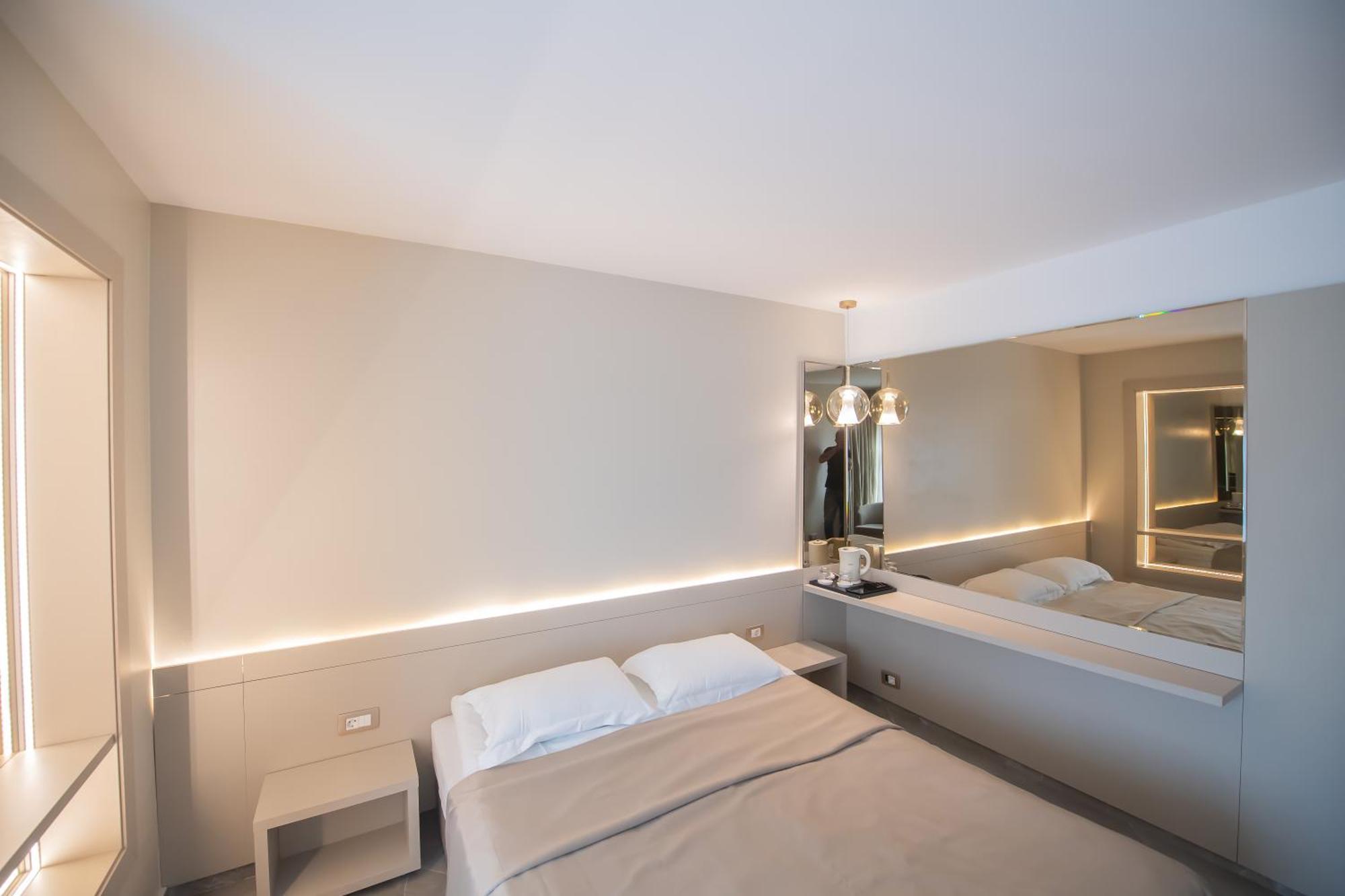 Hotel Atena*** 萨图恩 外观 照片
