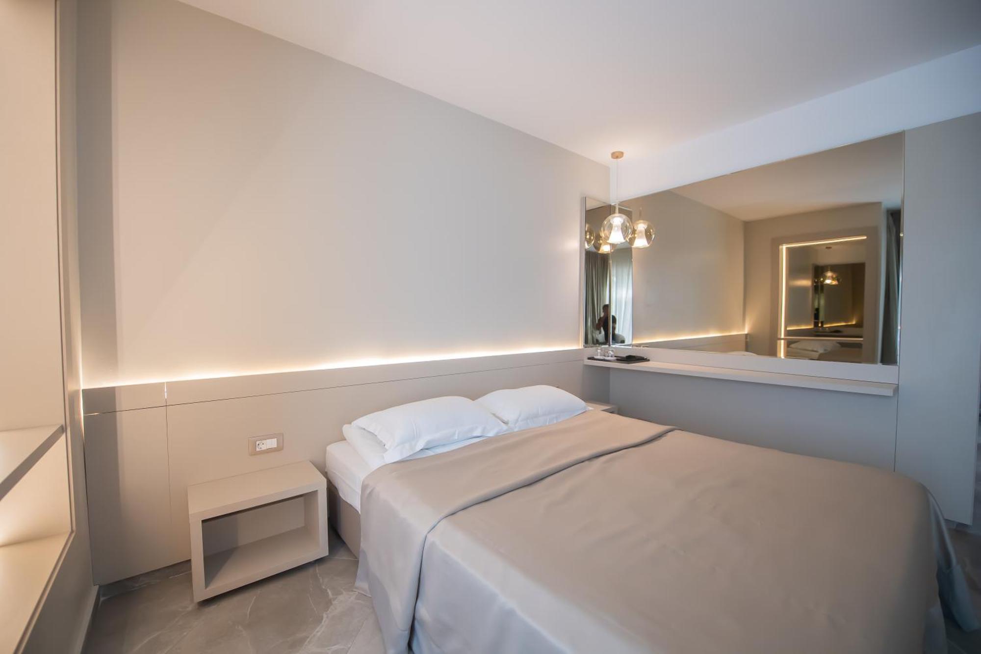 Hotel Atena*** 萨图恩 外观 照片