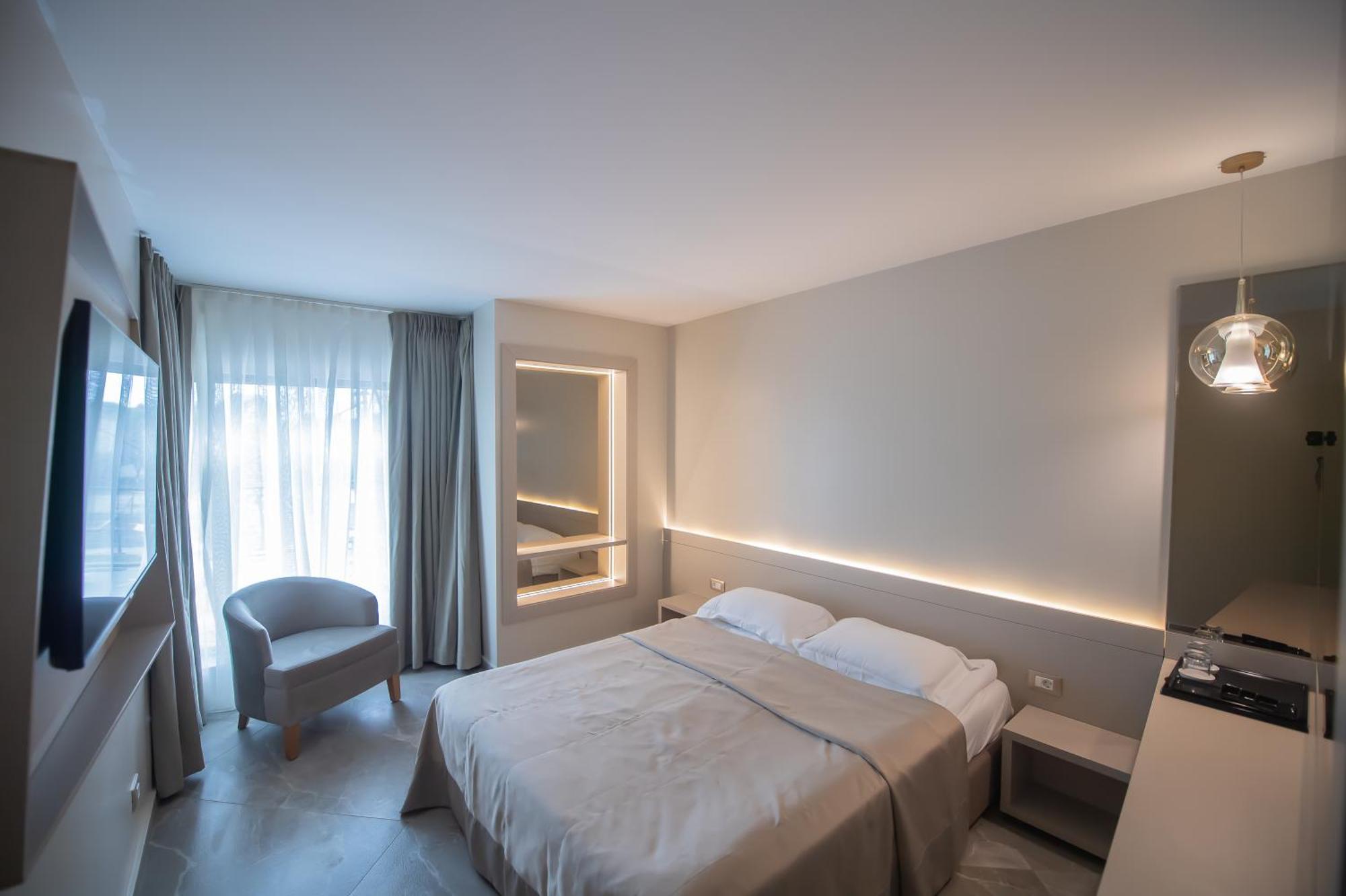 Hotel Atena*** 萨图恩 外观 照片