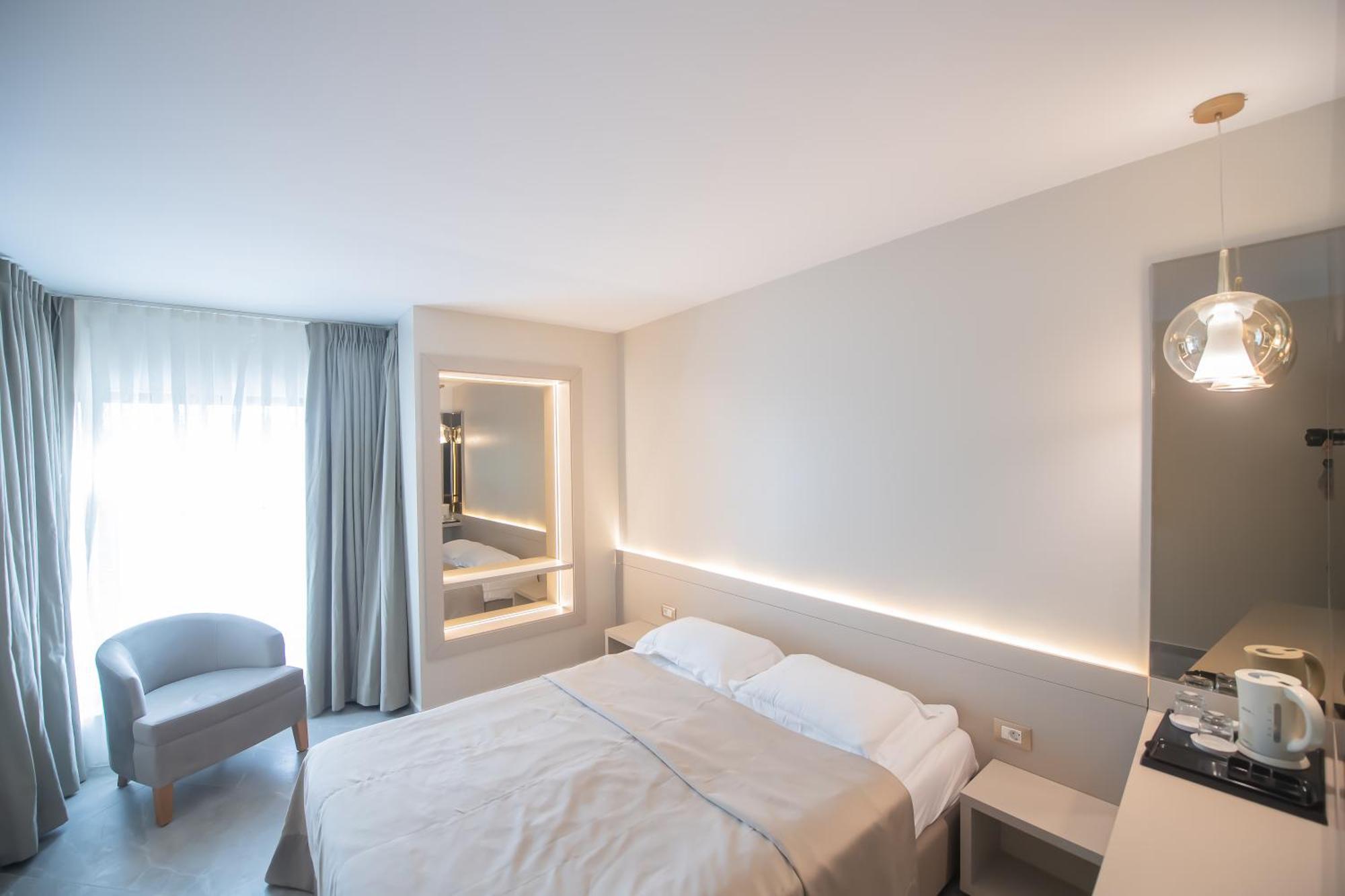 Hotel Atena*** 萨图恩 外观 照片