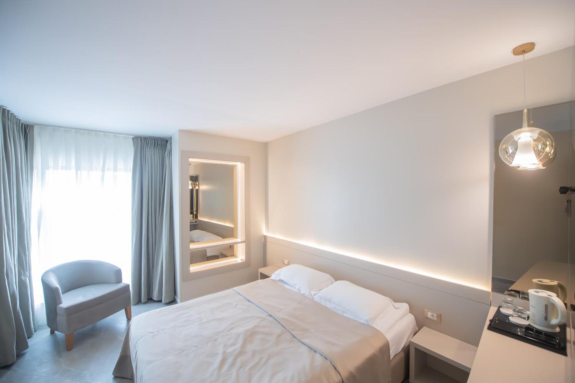 Hotel Atena*** 萨图恩 外观 照片