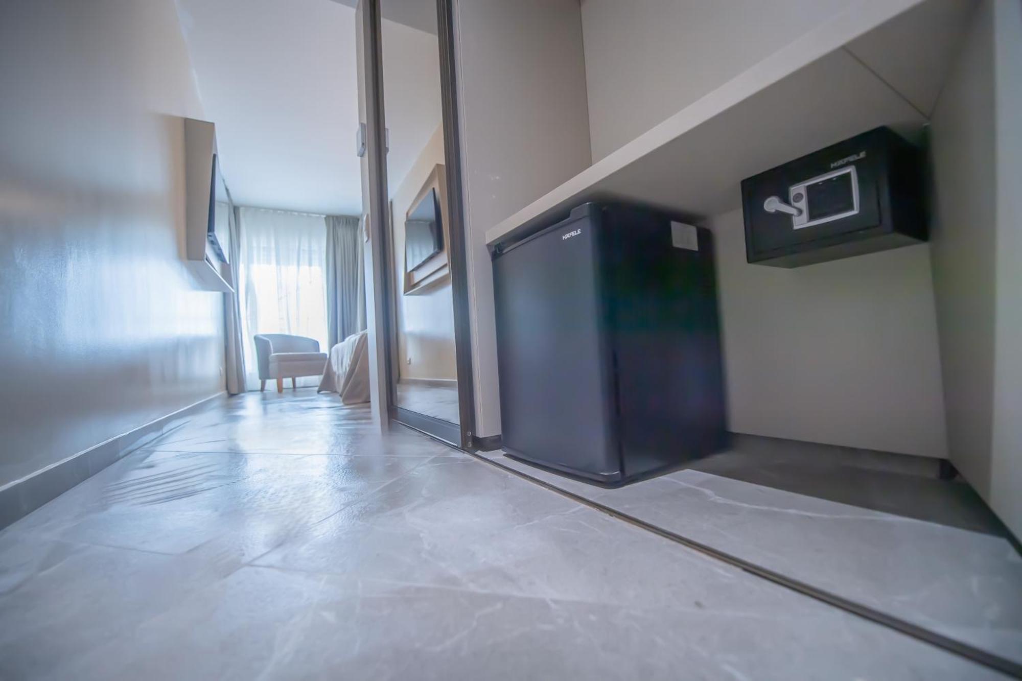Hotel Atena*** 萨图恩 外观 照片