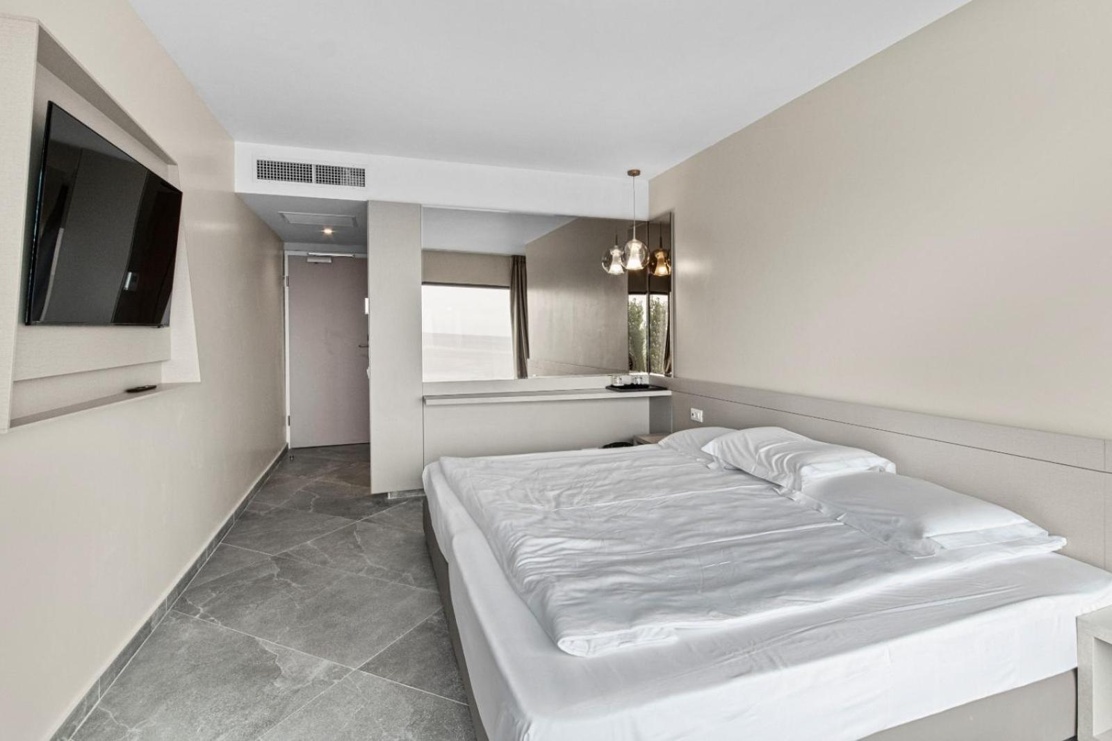 Hotel Atena*** 萨图恩 外观 照片