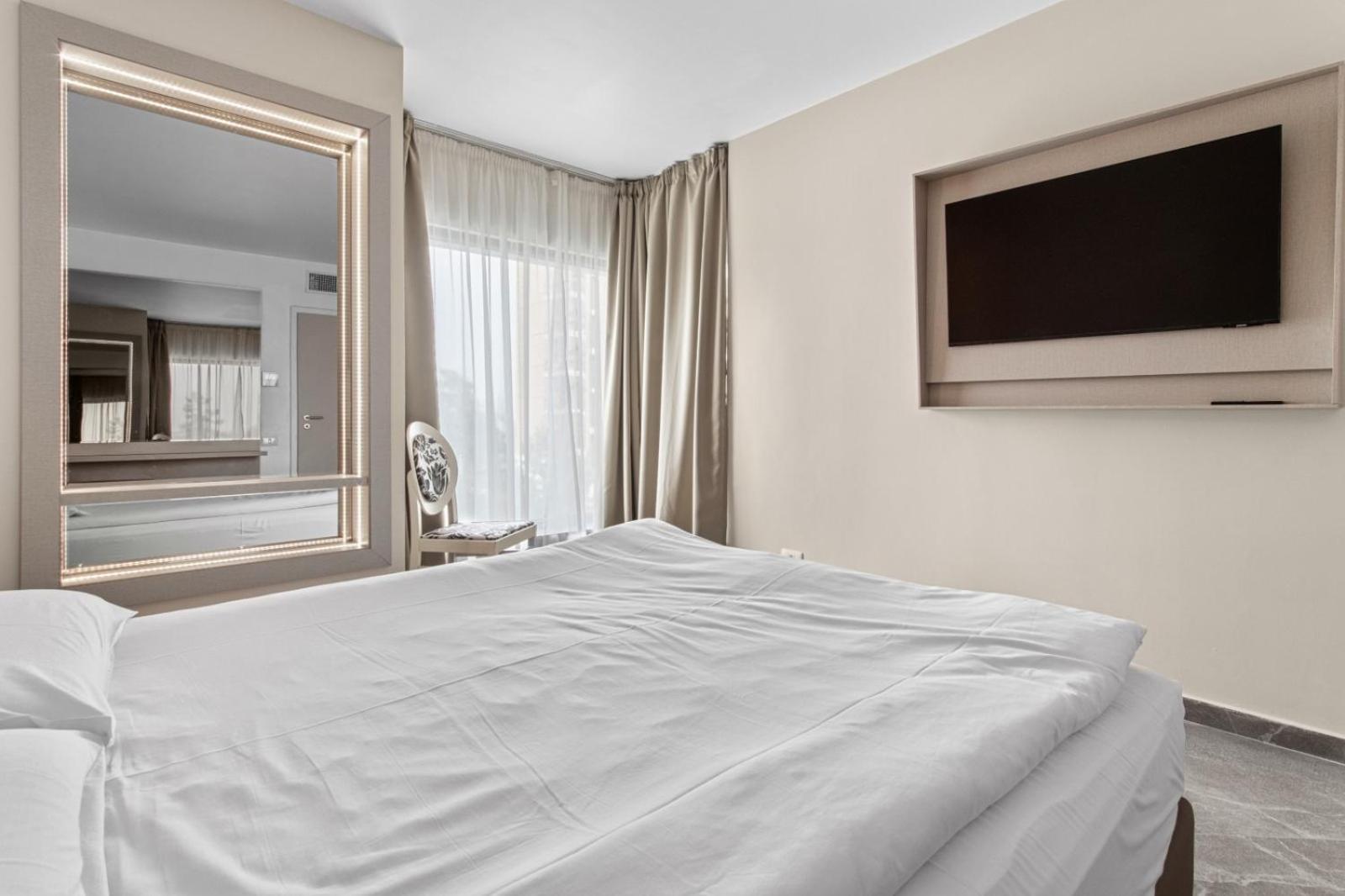 Hotel Atena*** 萨图恩 外观 照片